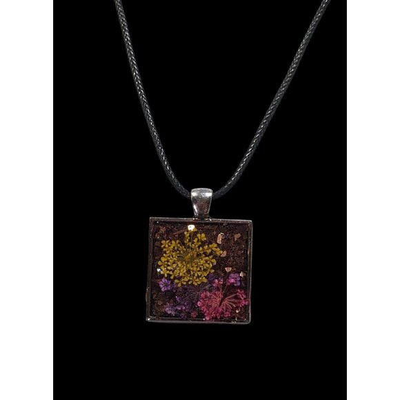 Handmade Pressed Flower And Glitter Under Resin Pendant Necklace - Picture 2 of 5
